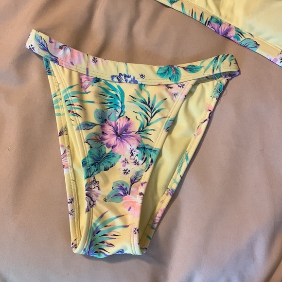 Bikini - Picture 5 of 7